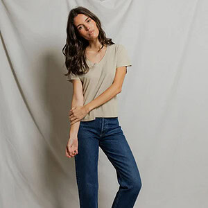 HENDRIX COTTON BOXY V NECK TEE