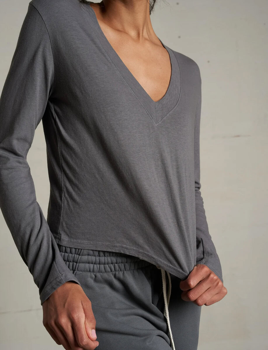 FIONA LONG SLEEVE V NECK SHIRT – תמונה 15