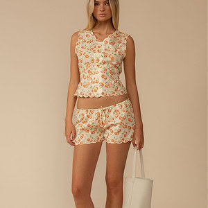 SCALLOPED LOW-RISE SHORT | CHERRY SHERBET