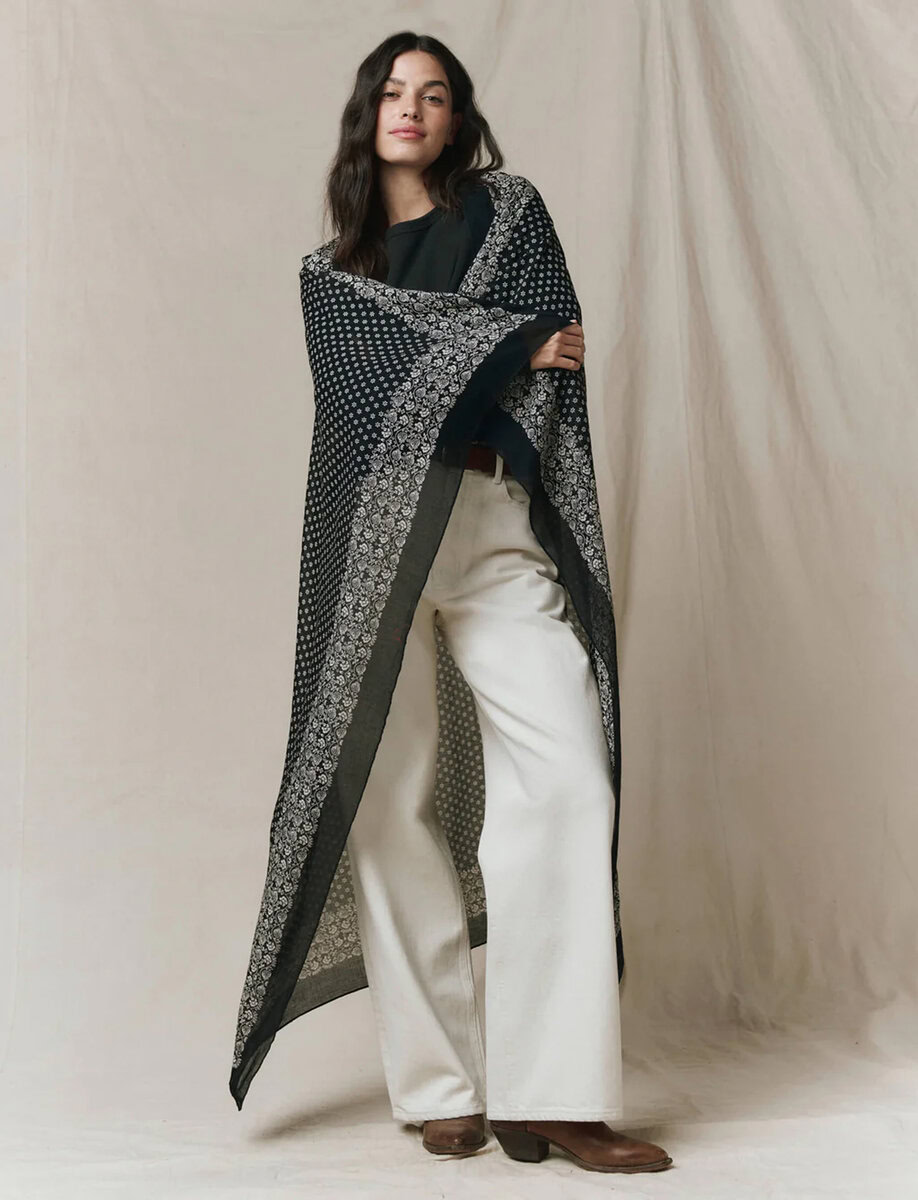 THE BIG BANDANA | ALMOST BLACK