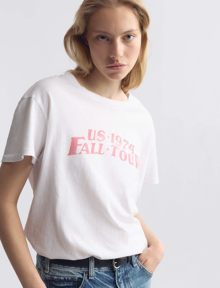 1974 BRADY TEE | WHITE RED PRINT – תמונה 3
