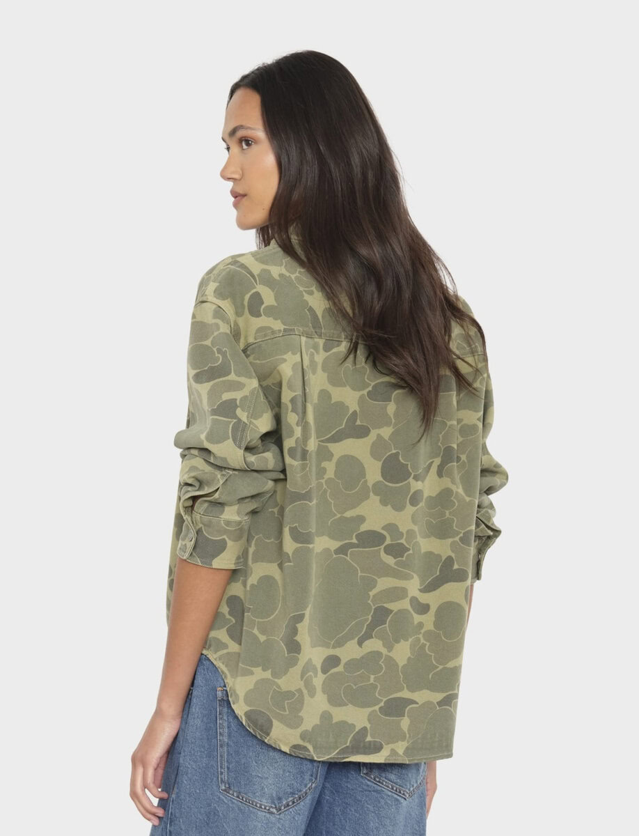 GIA SHIRT | CAMO GREEN – תמונה 2