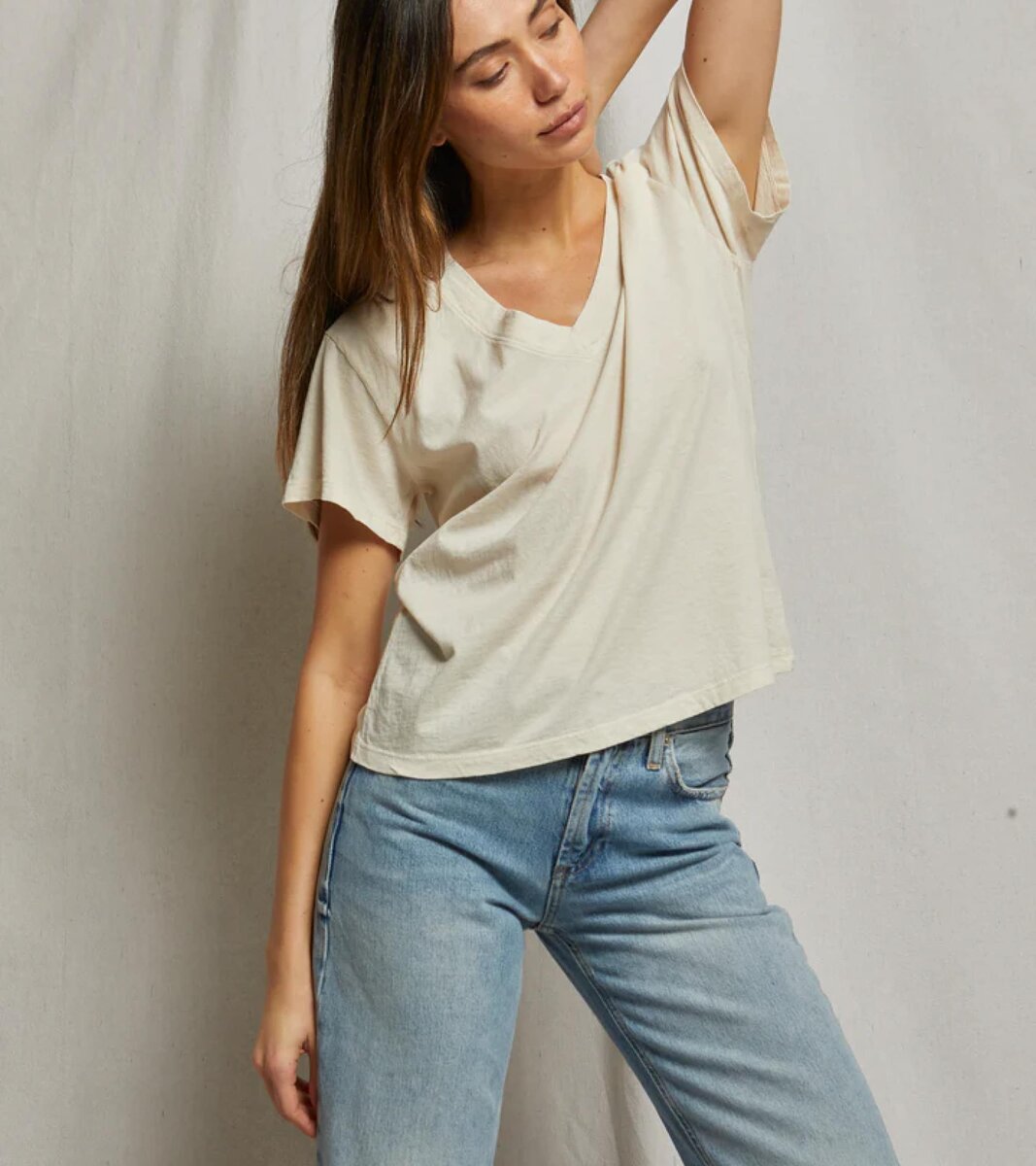 HENDRIX COTTON BOXY V NECK TEE