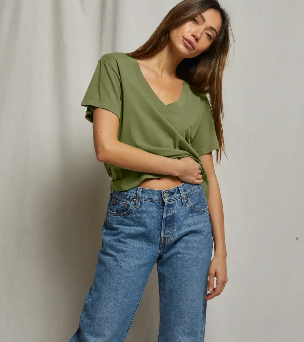 HENDRIX COTTON BOXY V-NECK TEE