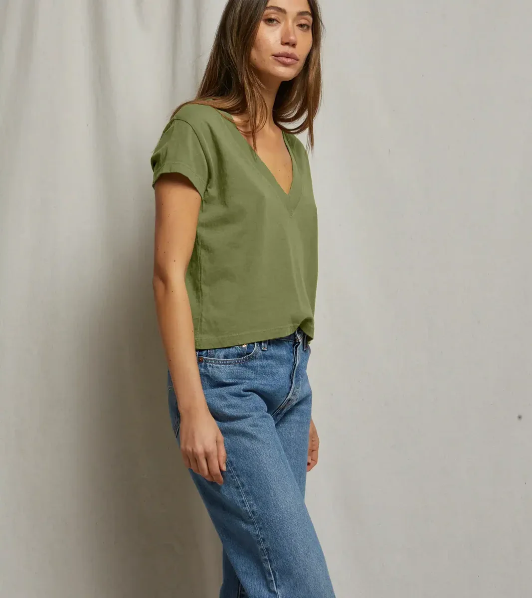 ALANIS COTTON V-NECK TEE