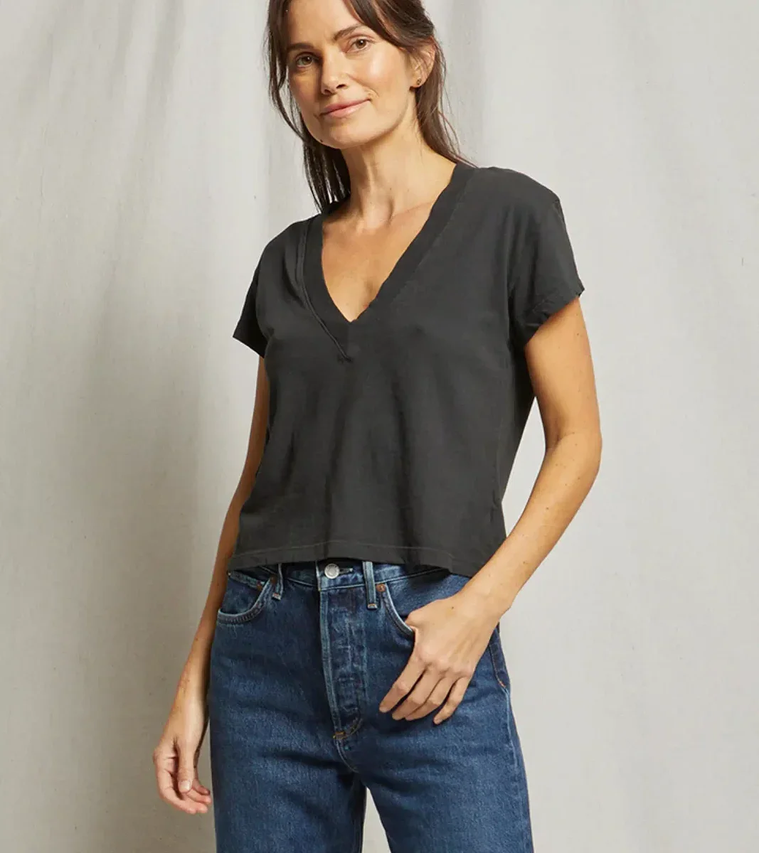 ALANIS COTTON V-NECK TEE